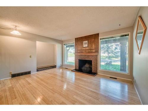 4 Edgedale Court Nw, Calgary, AB - Indoor Photo Showing Living Room With Fireplace