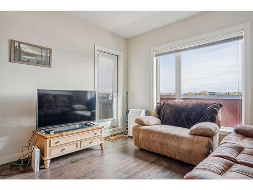 2328-604 East Lake Boulevard Ne, Airdrie, AB - Indoor Photo Showing Living Room