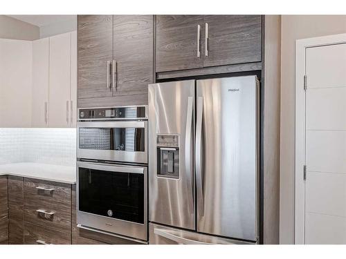 605-122 Mahogany Centre Se, Calgary, AB - Indoor Photo Showing Kitchen With Stainless Steel Kitchen With Upgraded Kitchen