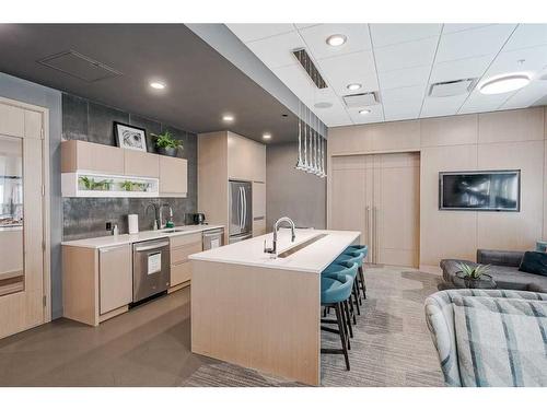 605-122 Mahogany Centre Se, Calgary, AB - Indoor Photo Showing Kitchen