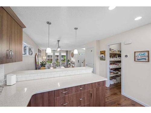 189 Legacy Crescent Se, Calgary, AB - Indoor Photo Showing Kitchen