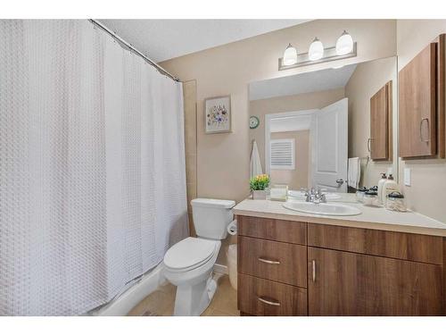 189 Legacy Crescent Se, Calgary, AB - Indoor Photo Showing Bathroom