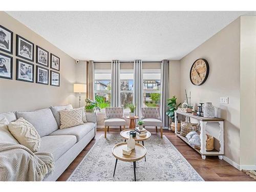 189 Legacy Crescent Se, Calgary, AB - Indoor Photo Showing Living Room