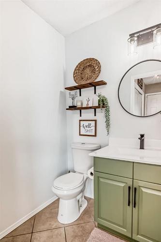 112 Mt Aberdeen Circle Se, Calgary, AB - Indoor Photo Showing Bathroom