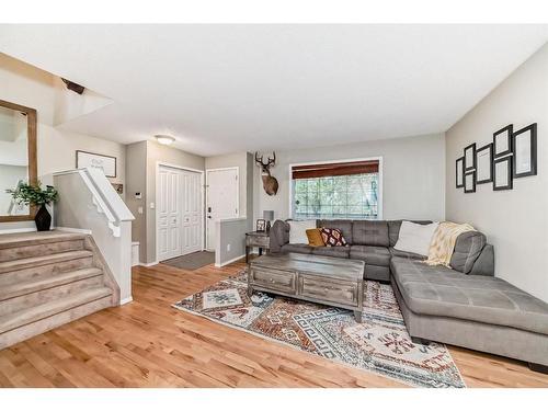 112 Mt Aberdeen Circle Se, Calgary, AB - Indoor Photo Showing Living Room