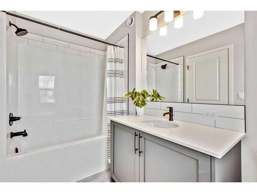 20 Wolf Crescent, Okotoks, AB - Indoor Photo Showing Bathroom