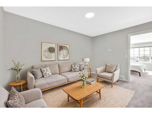 20 Wolf Crescent, Okotoks, AB - Indoor Photo Showing Living Room