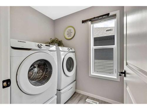 20 Wolf Crescent, Okotoks, AB - Indoor Photo Showing Laundry Room