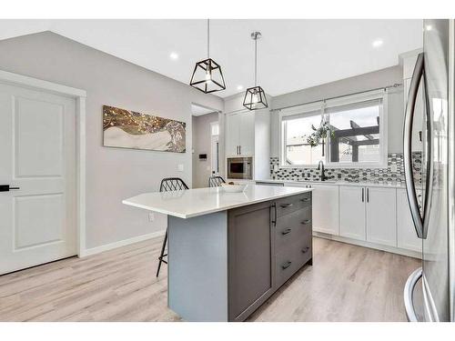 20 Wolf Crescent, Okotoks, AB - Indoor Photo Showing Kitchen With Upgraded Kitchen