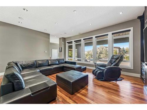 2216 8 Street Ne, Calgary, AB - Indoor Photo Showing Living Room