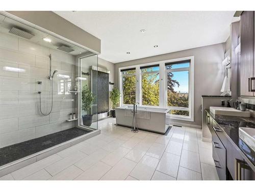 2216 8 Street Ne, Calgary, AB - Indoor Photo Showing Bathroom