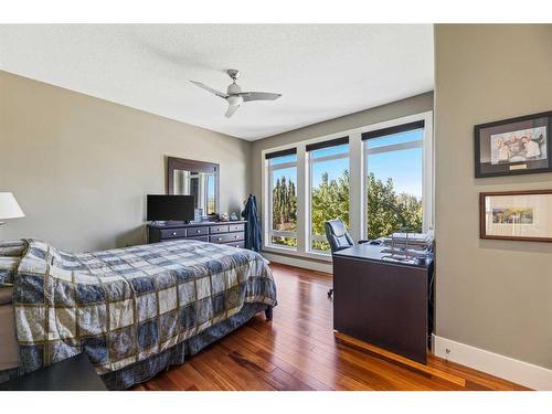 2216 8 Street Ne, Calgary, AB - Indoor Photo Showing Bedroom