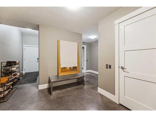 2216 8 Street Ne, Calgary, AB - Indoor Photo Showing Other Room