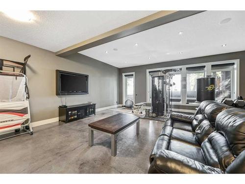 2216 8 Street Ne, Calgary, AB - Indoor Photo Showing Living Room