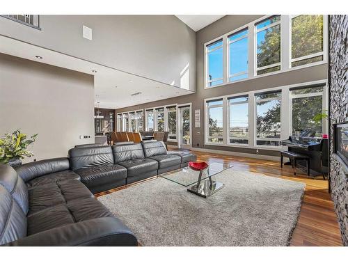 2216 8 Street Ne, Calgary, AB - Indoor Photo Showing Living Room