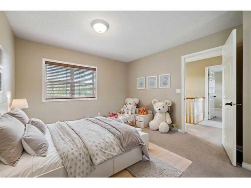 413 26 Avenue Nw, Calgary, AB - Indoor Photo Showing Bedroom