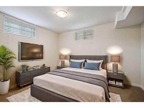 413 26 Avenue Nw, Calgary, AB - Indoor Photo Showing Bedroom