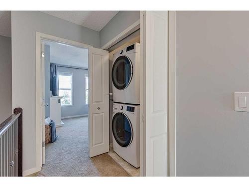 61 Autumn Green Se, Calgary, AB - Indoor Photo Showing Laundry Room