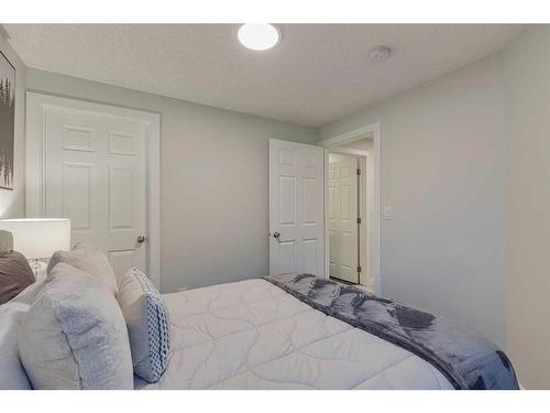 61 Autumn Green Se, Calgary, AB - Indoor Photo Showing Bedroom