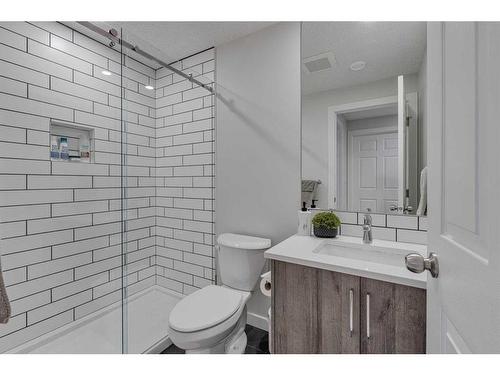 61 Autumn Green Se, Calgary, AB - Indoor Photo Showing Bathroom