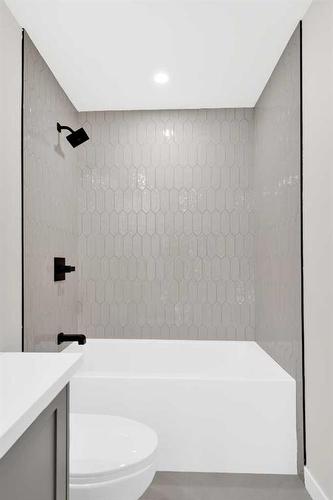 7708 Silver Springs Road Nw, Calgary, AB - Indoor Photo Showing Bathroom