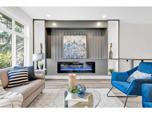 7708 Silver Springs Road Nw, Calgary, AB - Indoor Photo Showing Living Room