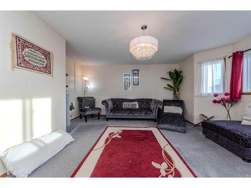 219 Applestone Park Se, Calgary, AB - Indoor Photo Showing Living Room