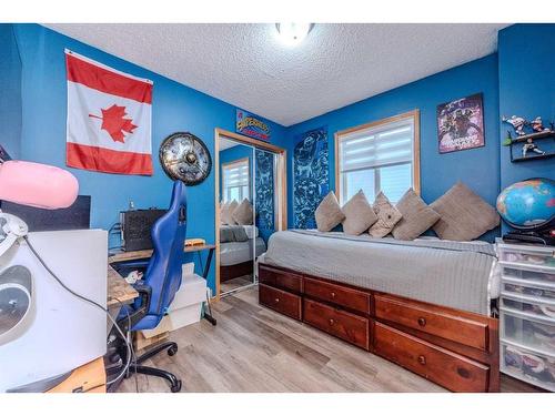 219 Applestone Park Se, Calgary, AB - Indoor Photo Showing Bedroom