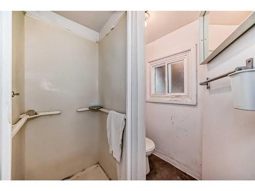 1515 22 Avenue Sw, Calgary, AB - Indoor Photo Showing Bathroom