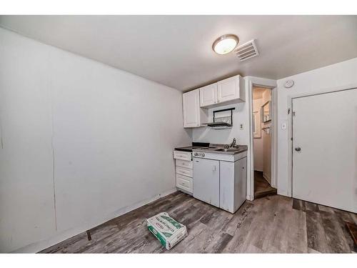 1515 22 Avenue Sw, Calgary, AB - Indoor Photo Showing Kitchen