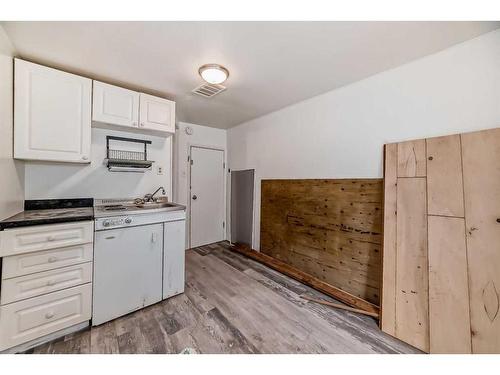 1515 22 Avenue Sw, Calgary, AB - Indoor Photo Showing Kitchen