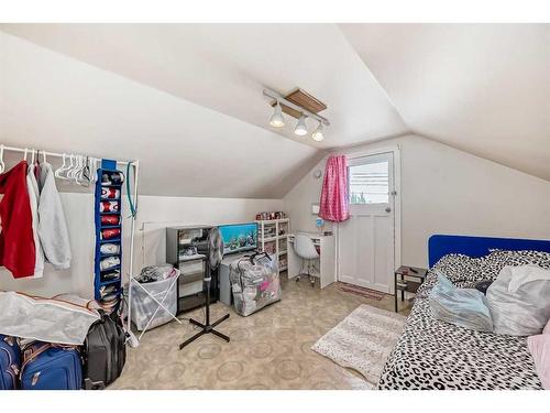 1515 22 Avenue Sw, Calgary, AB - Indoor Photo Showing Bedroom