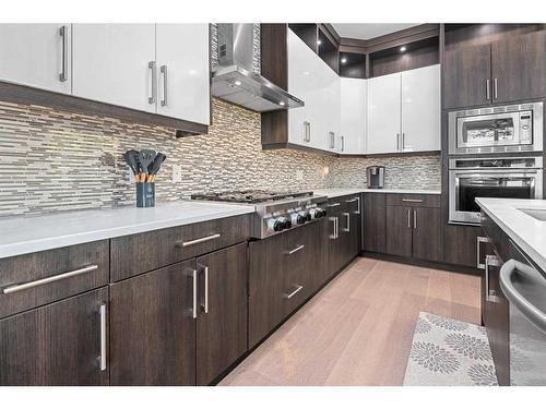 3240 Kerrydale Road Sw, Calgary, AB - Indoor Photo Showing Kitchen With Upgraded Kitchen