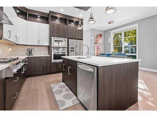 3240 Kerrydale Road Sw, Calgary, AB - Indoor Photo Showing Kitchen With Upgraded Kitchen