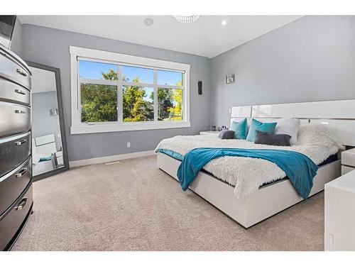 3240 Kerrydale Road Sw, Calgary, AB - Indoor Photo Showing Bedroom