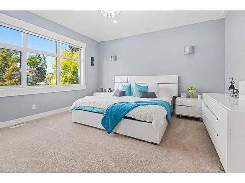 3240 Kerrydale Road Sw, Calgary, AB - Indoor Photo Showing Bedroom