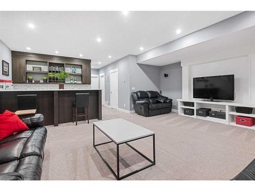 3240 Kerrydale Road Sw, Calgary, AB - Indoor Photo Showing Living Room