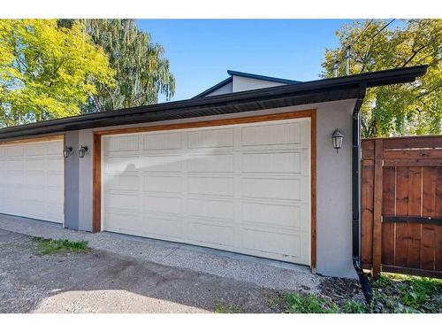 3240 Kerrydale Road Sw, Calgary, AB - Outdoor With Exterior