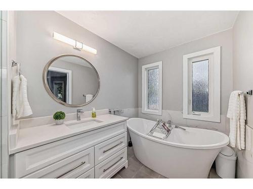 51 Chaparral Link Se, Calgary, AB - Indoor Photo Showing Bathroom