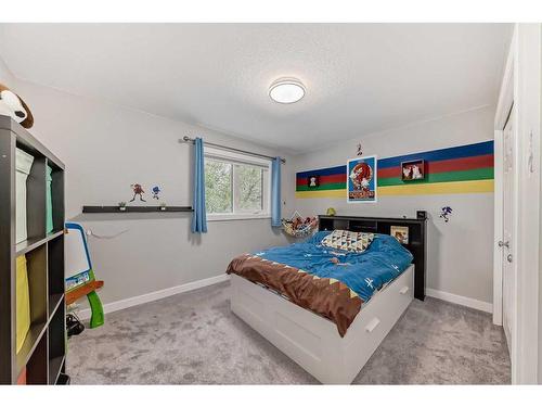 51 Chaparral Link Se, Calgary, AB - Indoor Photo Showing Bedroom