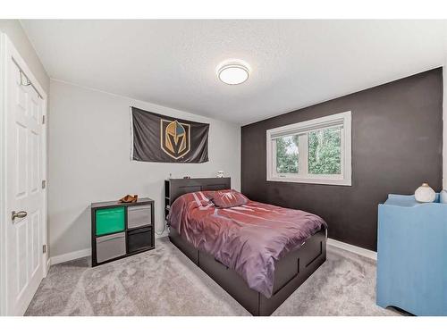 51 Chaparral Link Se, Calgary, AB - Indoor Photo Showing Bedroom