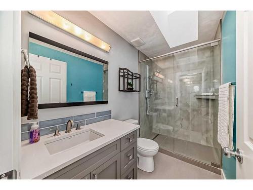 51 Chaparral Link Se, Calgary, AB - Indoor Photo Showing Bathroom