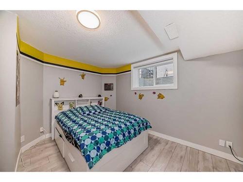 51 Chaparral Link Se, Calgary, AB - Indoor Photo Showing Bedroom