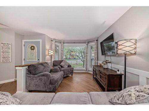 51 Chaparral Link Se, Calgary, AB - Indoor Photo Showing Living Room