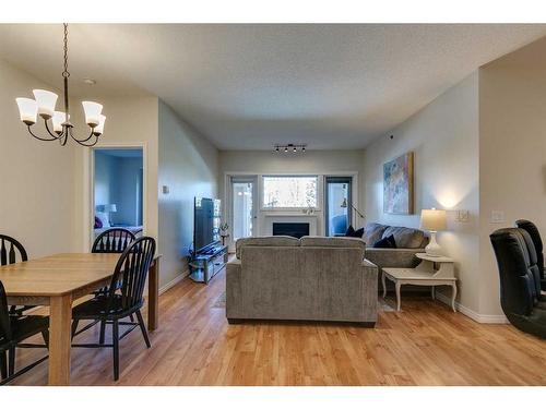 311-4507 45 Street Sw, Calgary, AB - Indoor