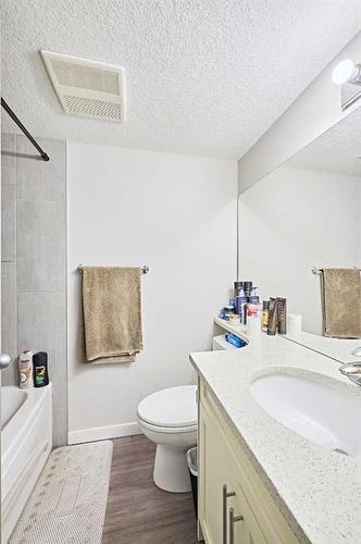 306-1820 9, Calgary, AB - Indoor Photo Showing Bathroom