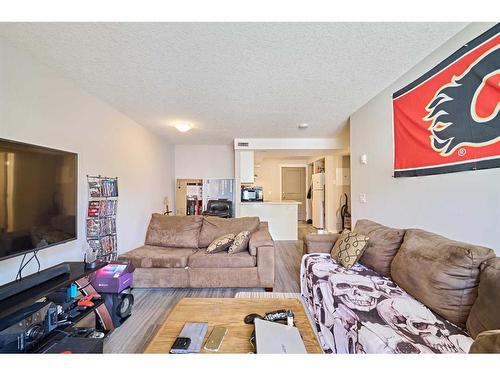 306-1820 9, Calgary, AB - Indoor Photo Showing Living Room