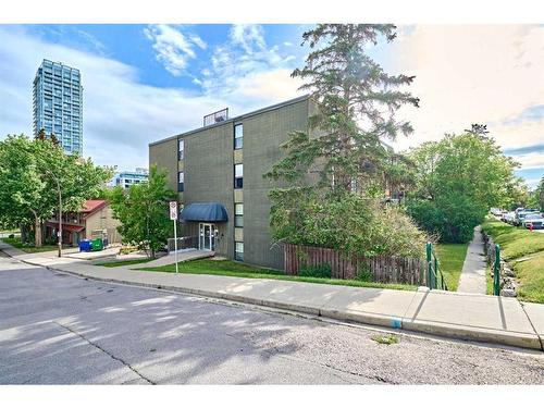 303-1820 9 Street Sw, Calgary, AB - Outdoor