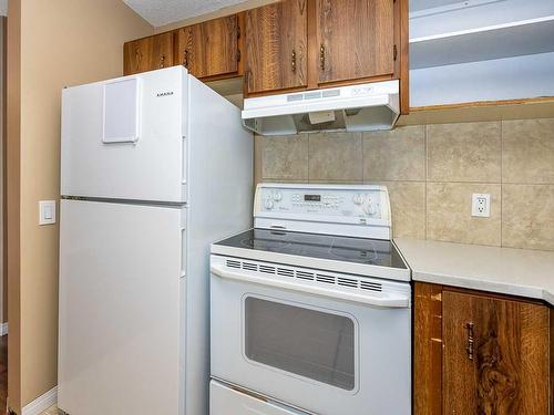 2106 1 Street Nw, Calgary, AB - Indoor Photo Showing Kitchen