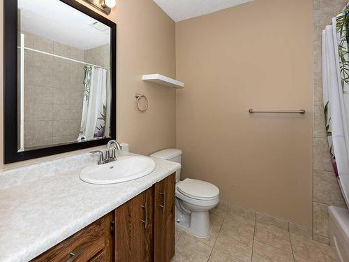 2106 1 Street Nw, Calgary, AB - Indoor Photo Showing Bathroom